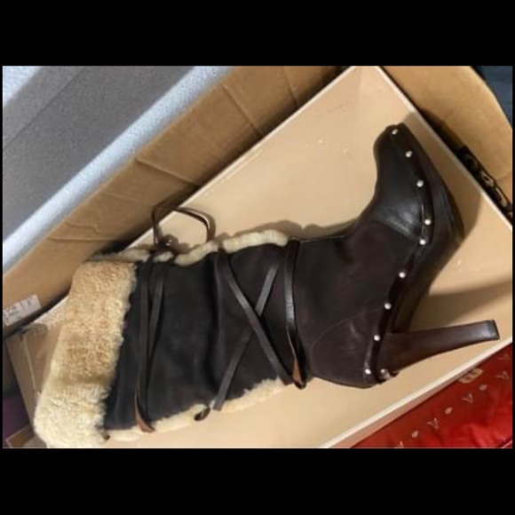 Michael Kors shearling boots - Picture 2 of 3